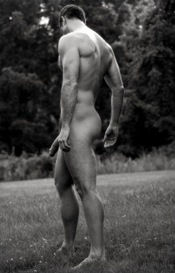 naked-yogis:  naked muscle model posing outdoors