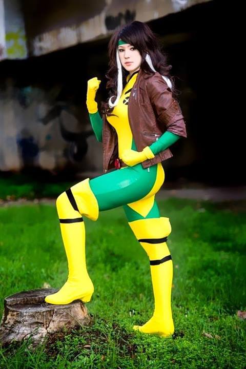 comicbookcosplay:  sayorineko.deviantart.com as Rogue 