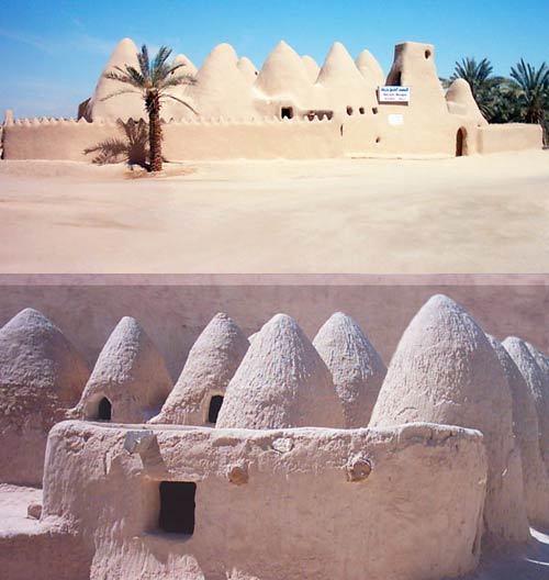 thecalmb4dawn:Ancient mud mosque from the Amazigh oasis of Awjla, in Eastern Libya.