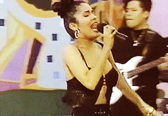 holdmypurse:  Dont even try to tell me she wasn’t breaking it down