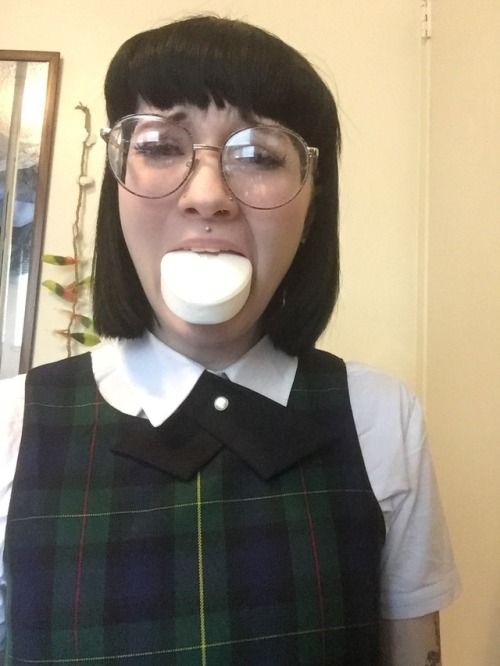 bbybettieb:I have a very naughty mouthGO VOTE FOR ME IN THE MANYVIDS BACK TO SCHOOL CONTEST~Don’t de