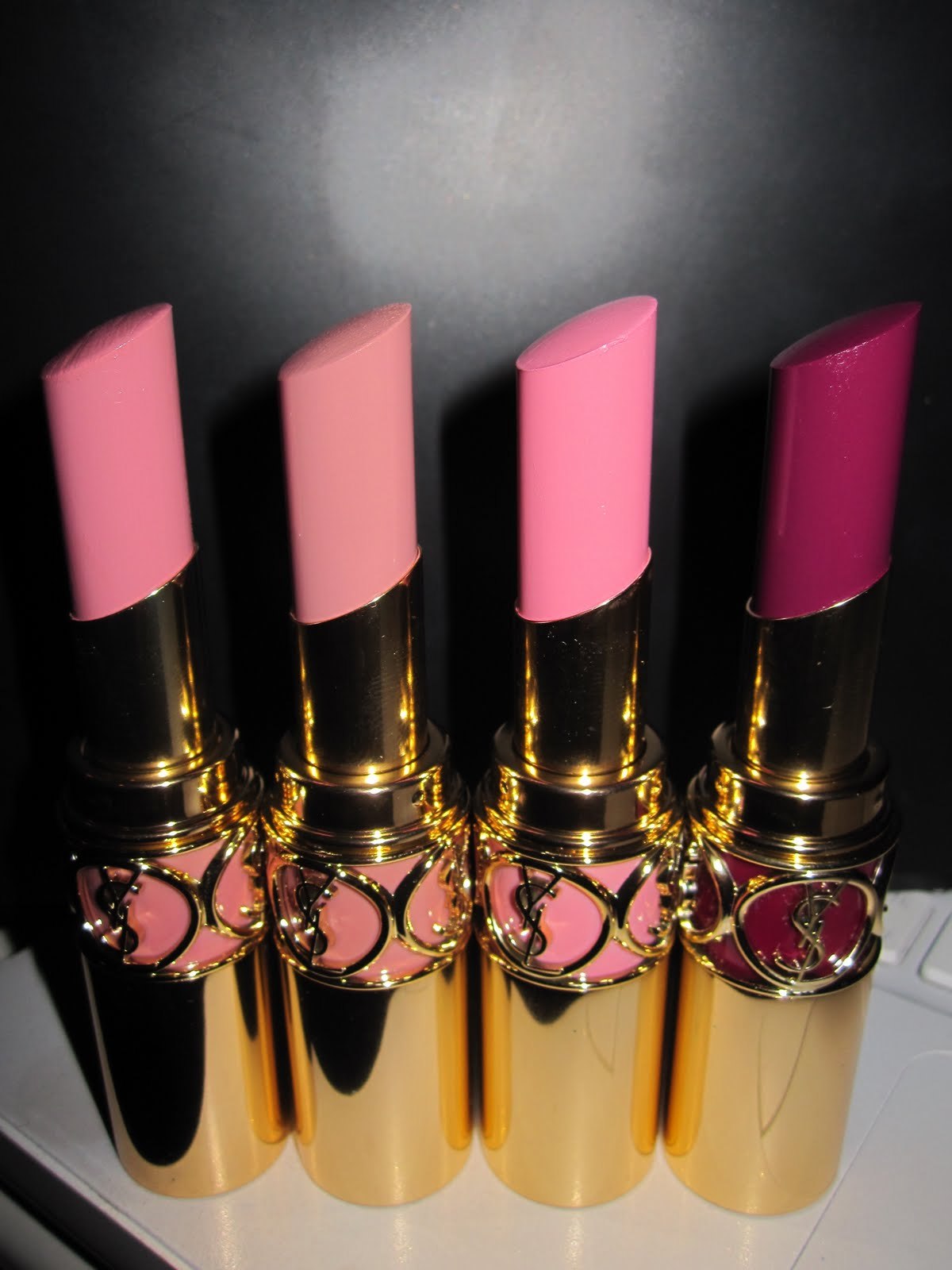 missglamourpusss:  My fav colours 😍💄