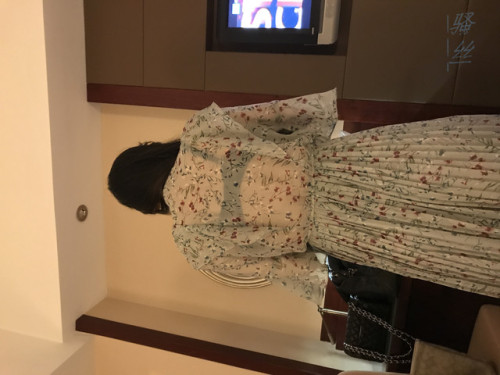 sexyssh: 大学时期的女友真空上课，穿超短裤，跟我在宿舍视频裸聊，有一次竟然看见逼里有白白的东西，跟我说是白带
