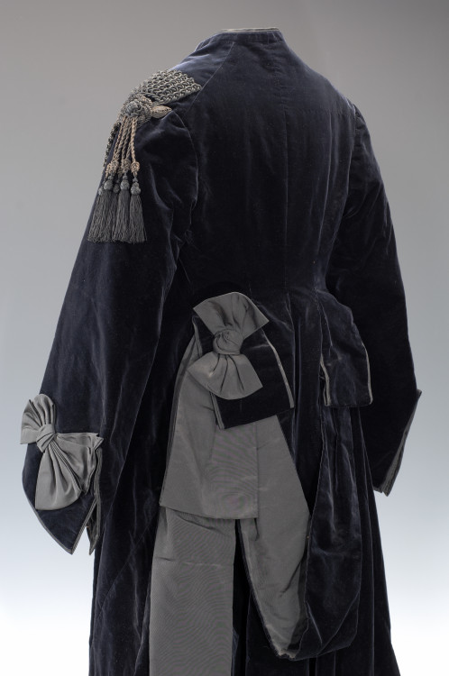 theclothingproject: mimic-of-modes: theclothingproject: Collection’s Highlight: Riding Coat/ P