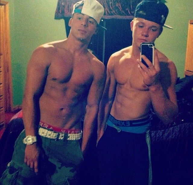 selfiebystuds:  tyler. 19. connecticut. face of a baby, body of a Greek god– scratch