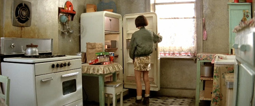 pbpbpbp:  the professional: mathilda - interiors || food film caps