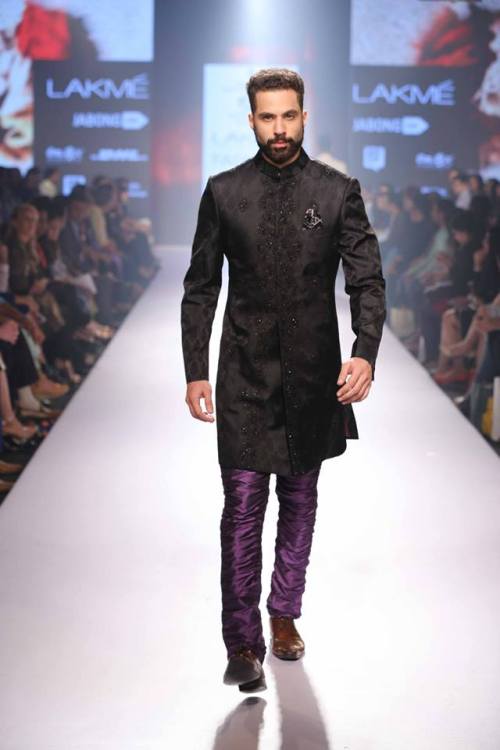 death-by-dior:global-fashions:  Raghavendra Rathore - Lakme Fashion Week 2015  X