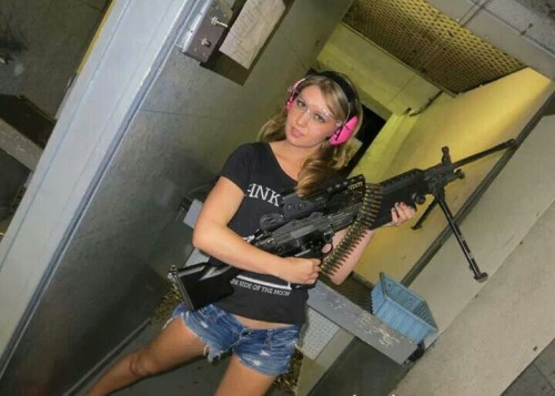 girlandguns:  Girl With Gun  follow me at : http://girlandguns.tumblr.com/