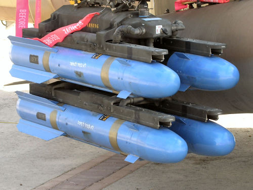 waranddestruction:  rocketumbl:  AH-64  IDF AH-64
