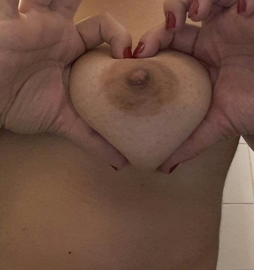 totallytatas:  mundonudes:  @mundonudes  TotallyTaTas