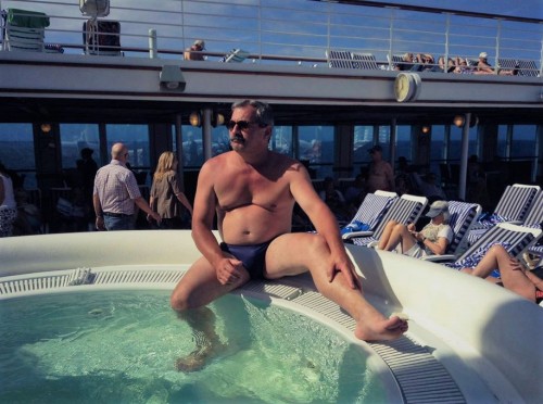 ifall4daddies:Still dreaming a holiday trip in a cruise ship