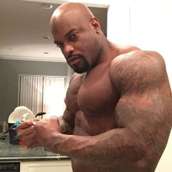 black411blog:  bigmalepecs:  @he_is_rodney   HE IS A CUTIE   Mmm