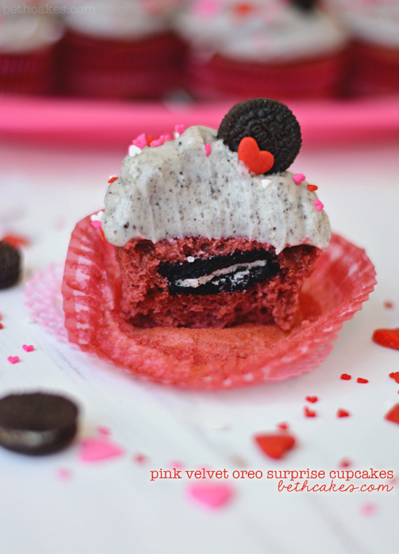 miscellaneousdesserts:  Pink Velvet Oreo Cupcakes (recipe)