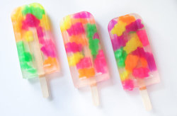 neonparadis-e:  dahlea:  gummy bears in popsicles