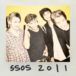 5 Seconds of Summer in the style of 1989