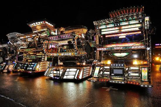 odditiesoflife:  The Amazing Dekotora Trucks of Japan Covered in chrome and gleaming