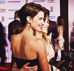 bittenbyscarlett:  Scarlett and Cobie being stunning at Captain America: The Winter