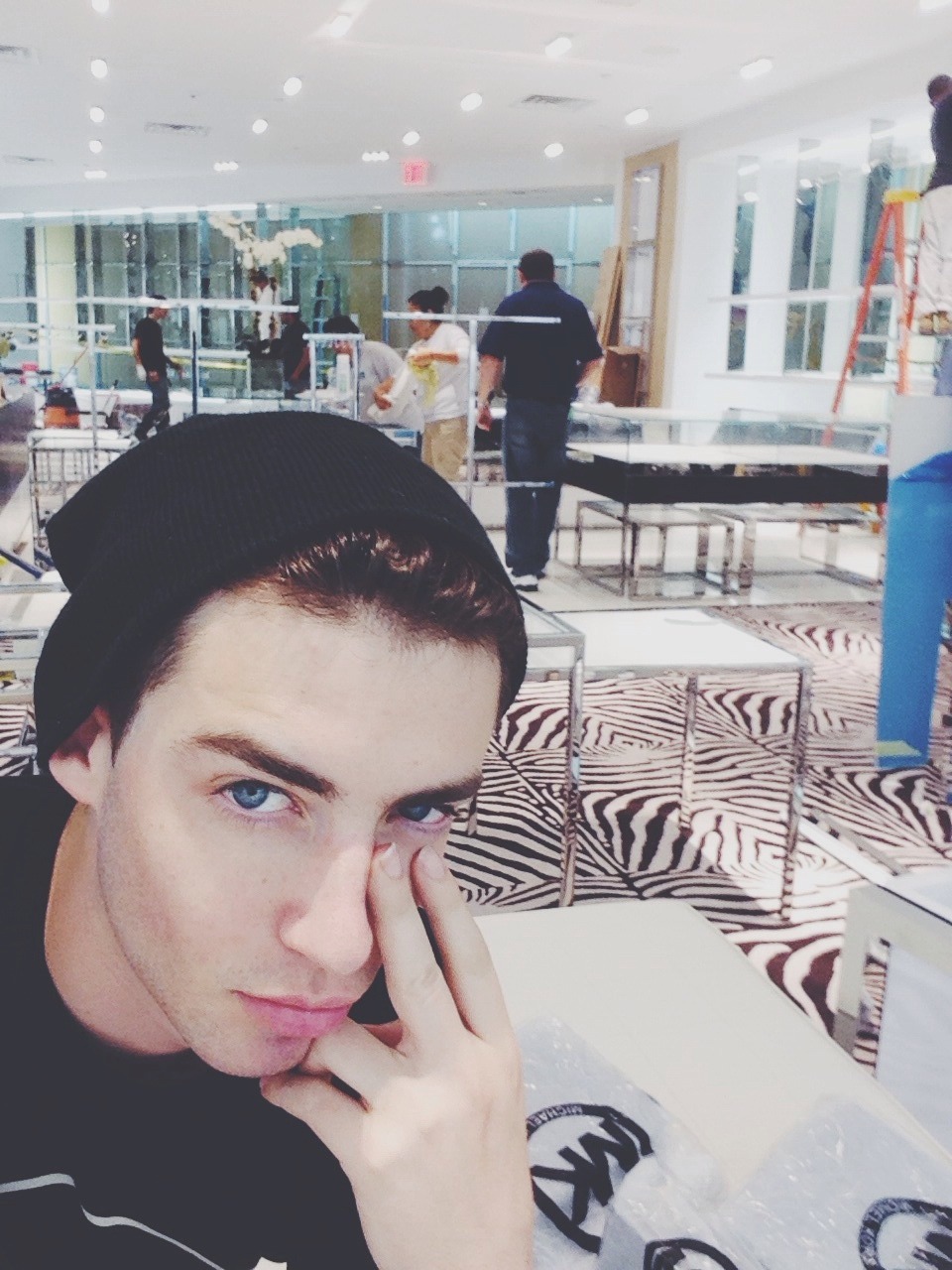 morganperreault:  look at this disheveled store I have to work in
