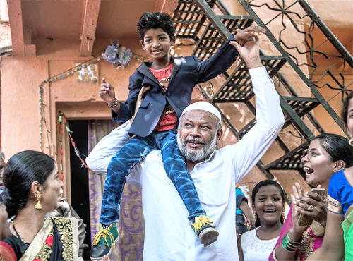 thandies:Sunny Pawar returns home to Mumbai to a royal welcome.