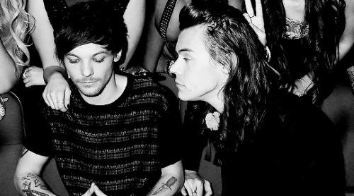 ishipbullshit: knightchanges:✧ @louisfeaturingharry​ asked: 2011 larry or 2015 larry?? the POWE