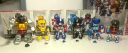eabevella:  koch43:  Transformers Kids Nations Series TF01, Set of 5, Special Edition Just open the box. THEY ARE SO CUTE!!!!!!!!!!!!!! (photo by my mobile phone…very blur and hurried)  I wish they have Thundercracker…