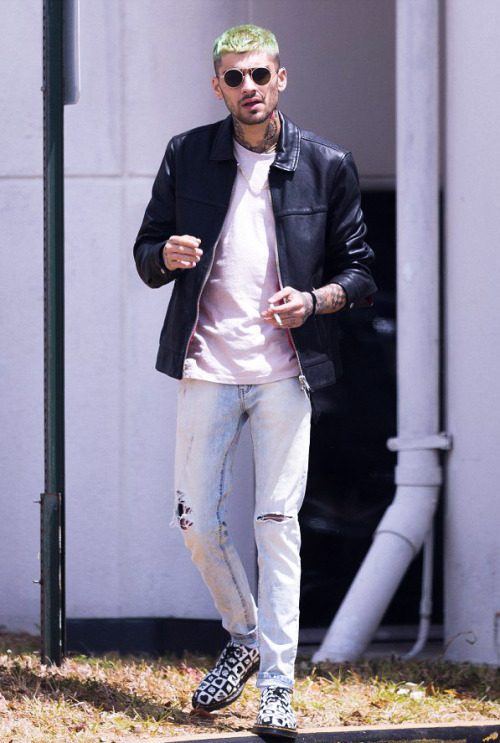 zaynthegreekgod:Zayn out in Miami, March 28