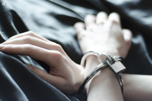 Sex thehumanreplicant:Cage cuffs are the best. pictures