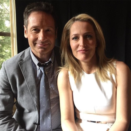 xfiles-behind-the-scenes: @davidduchovny: Rob and Laura Petrie 15 years later (x)