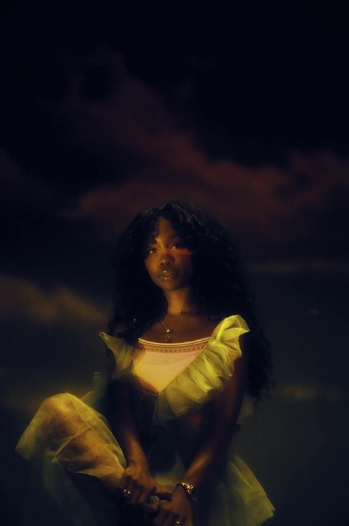 supportcaleon - sza can sit on my lap any day