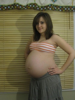 preggogirl:  Sexy and pregnant 