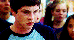 trashybooksforladies:  “Sam, do you ever think, that if people knew how crazy you really were that no one would ever talk to you?”“All the time.”   