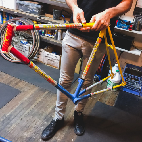 bikedweeb: Somewhere in Idaho, someone is riding the raddest custom-painted #Rossin frame. The lovel