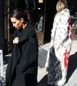 thanksyoujesus:  kimkardashianfashionstyle:  February 17, 2014 - Kim &amp; Khloe Kardashian shopping in NYC.   SAU  💘