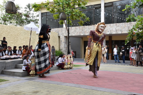 Balinese RamayanaAcross South East Asia, the Epic tale of the Ramayana inspires traditional dance pe