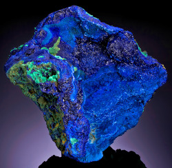 whateveramusesme:  Azurite Azurite owes its