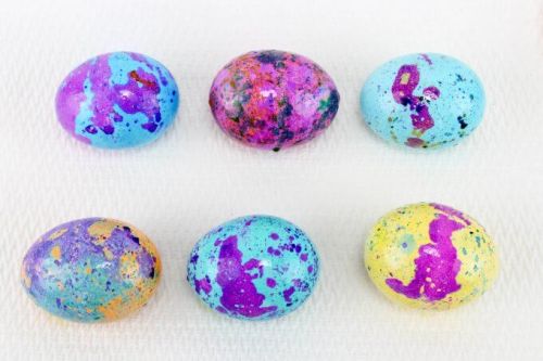 DIY Marbled Easter Eggs with Oil and VinegarIf you want to take your Easter egg dyeing activity to