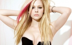 10Tripledeuce:  Avril Lavigne Leaked Photos Of Her In Various Sexy, Nude And Lesbian