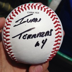 Thanks for the sign Iván Terrazas, #forosol #diablosrojosdelmexico #beisbol #baseball #elinfierno