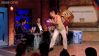 damedoctor:  sizvideos:  Unbelievable mime with balloon - Video  Everyone always makes fun of mimes, but I’ve like never been not impressed by a mime. I want to learn these skills.   Sue :)