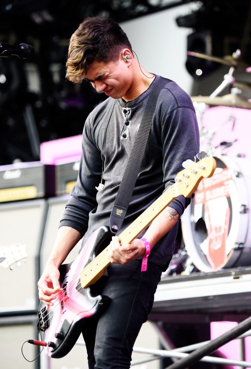 5secondsofsofties:  Cal at We Can Survive 