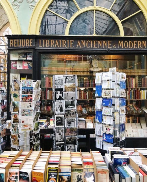 le-cafe-du-jour:Paris Bookstore
