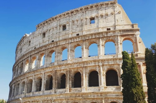 The Colosseum . . . #roma #colosseum #colosseo #italy #buildings #city #travel #gladiator #travelgr