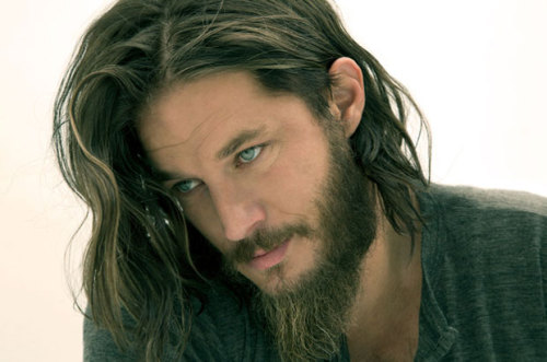 vikingsverse:  sheilabuschetteimagery:  Oh, Travis Fimmel. Slaughter me like the viking you are.  I couldn’t not reblog this. ^_^