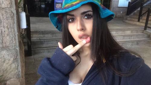 http://streetgrl.tumblr.com/post/154691111227