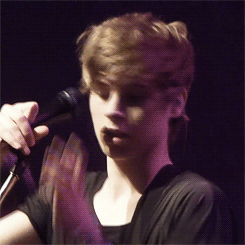 loveslucas:  this reminds me of the bra dodging  