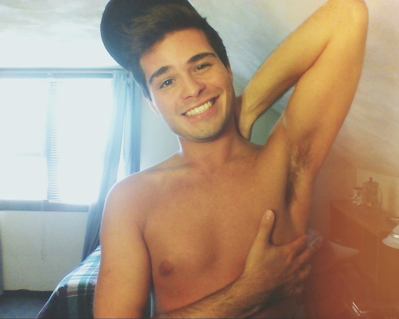 chillaxxed:  Hi guys. This is the new icon on my sidebar. I had to update it :) so