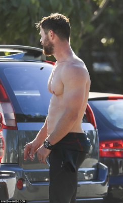 hotfamousmen:  Chris Hemsworth