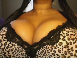 essence44f:  #BIGBOOBS #HH #ESSENCELARUE