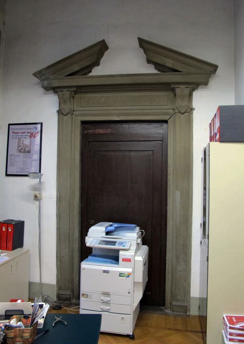 speciesbarocus:Palazzo Zanchini-Corbinelli: the door to the chapel.&gt; Photo by sailko (20