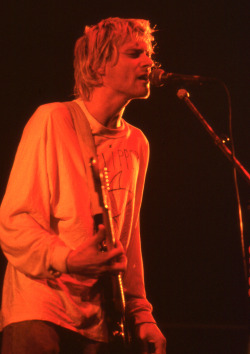 nirvananews:  Kurt Cobain live in France,